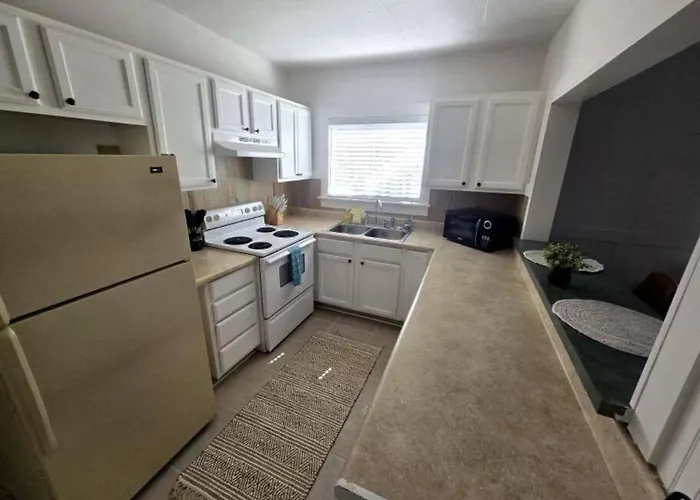 Cedar Street Retreat - Unit B